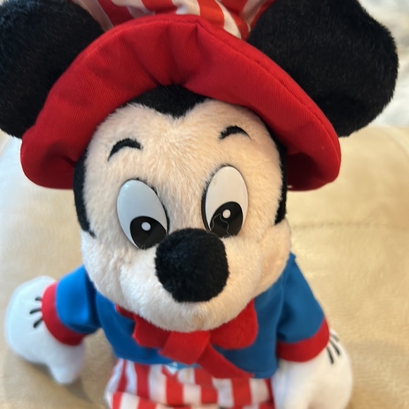 Disney Uncle Sam Mickey Mouse dressed in red white and blue - Picture 2 of 9